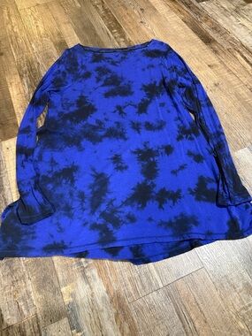 Calvin Klein Performance Blue and Black Tie-Dye Long Sleeve Scoop Neck Tee